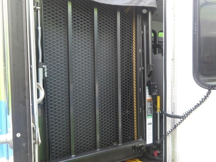2016-ford-e450-image-14