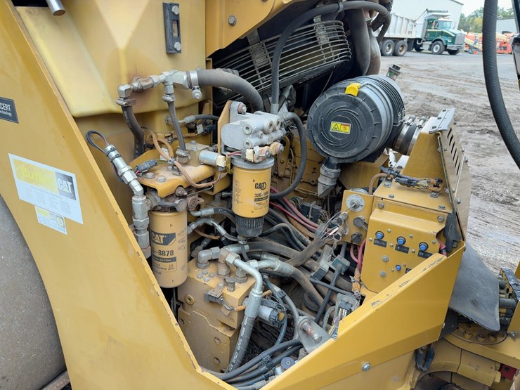 2011-caterpillar-cb64-image-14