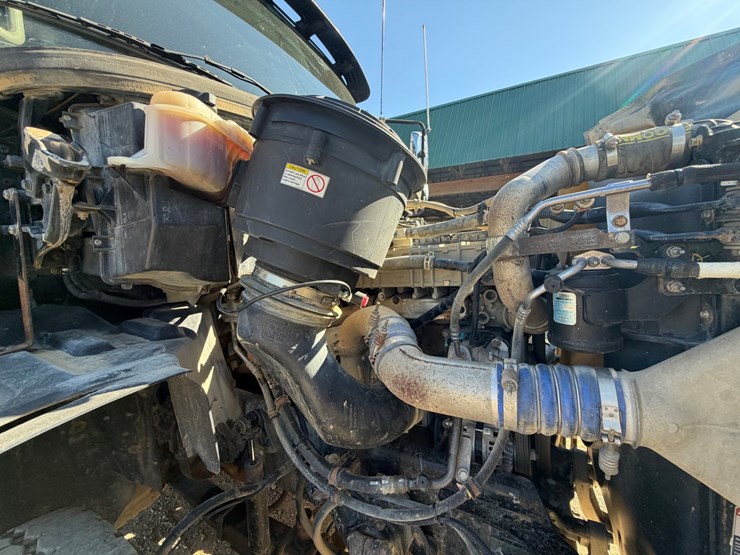 2016-freightliner-114sd-image-53