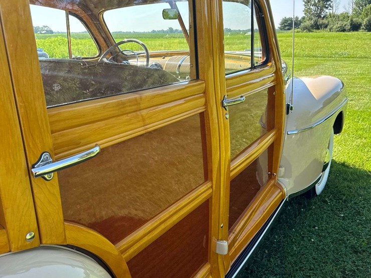 1947-ford-super-deluxe-woody-wagon-image-41