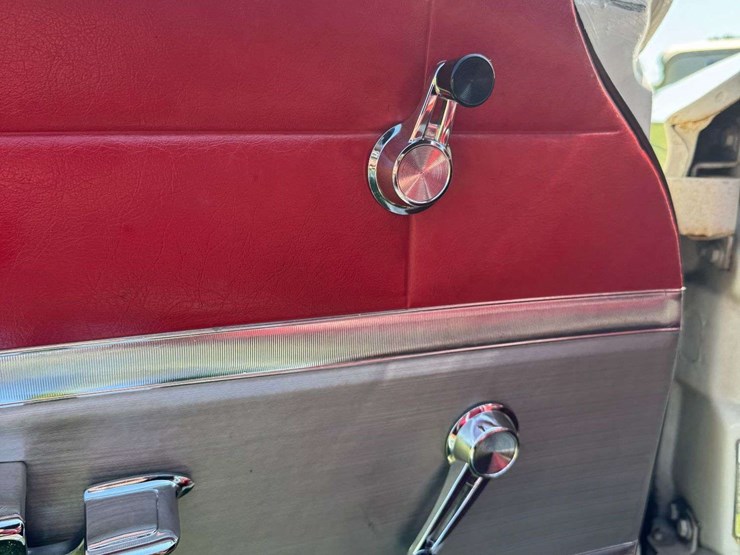 1961-chevrolet-impala-convertible-unrestored-original-image-94