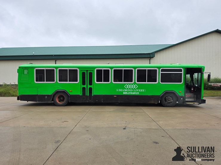 2000-gillig-party-bus-image-4