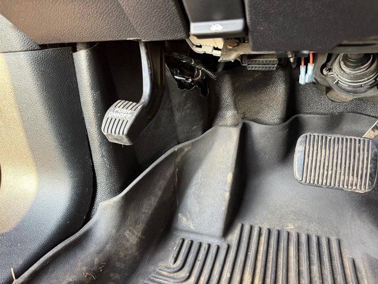 2018-ford-explorer-image-56