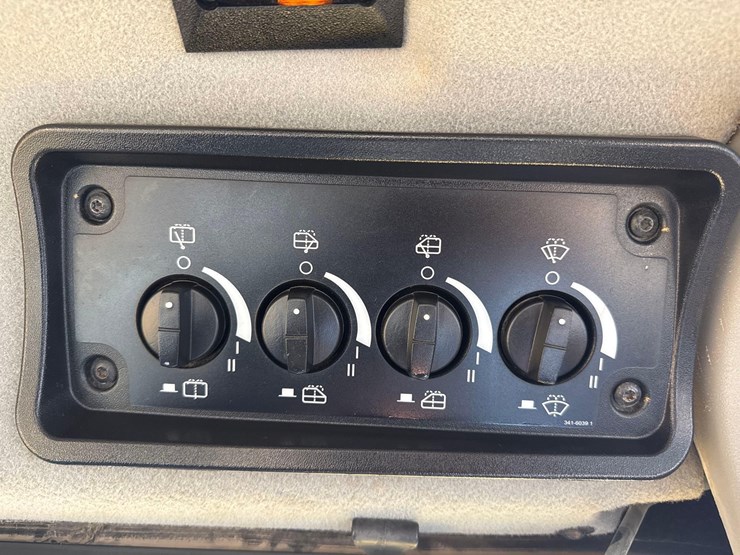 2019-caterpillar-d8t-image-41