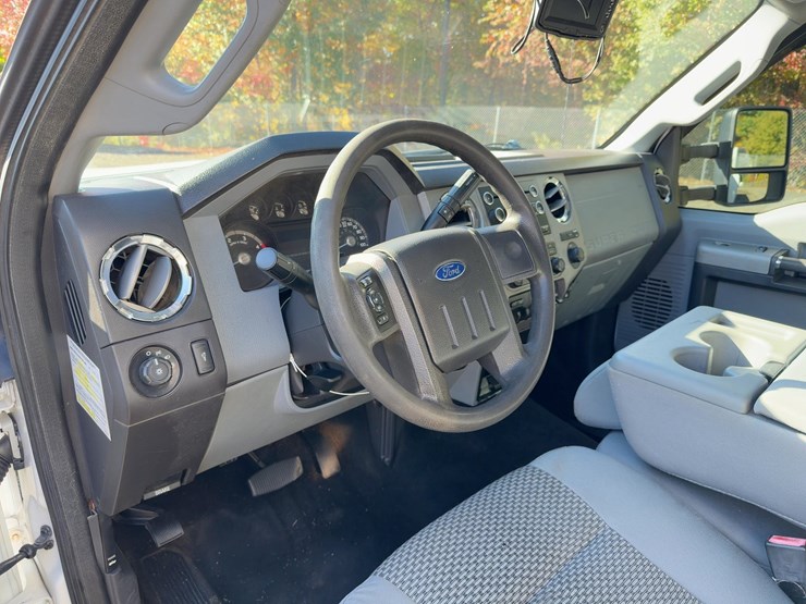 2015-ford-f450-xlt-image-28