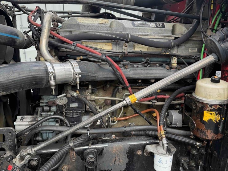 2006-freightliner-tri-axle-dump-image-17