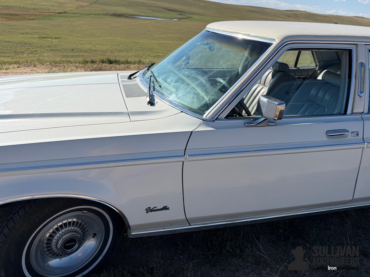 1977-lincoln-versailles-4-door-luxury-sedan-image-16