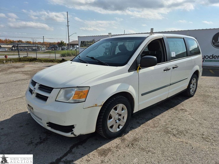 2010-dodge-grand-caravan-image-1