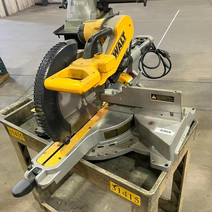 DEWALT COMPOUND MITER SAW, MODEL DWS780, 12" BLADE
