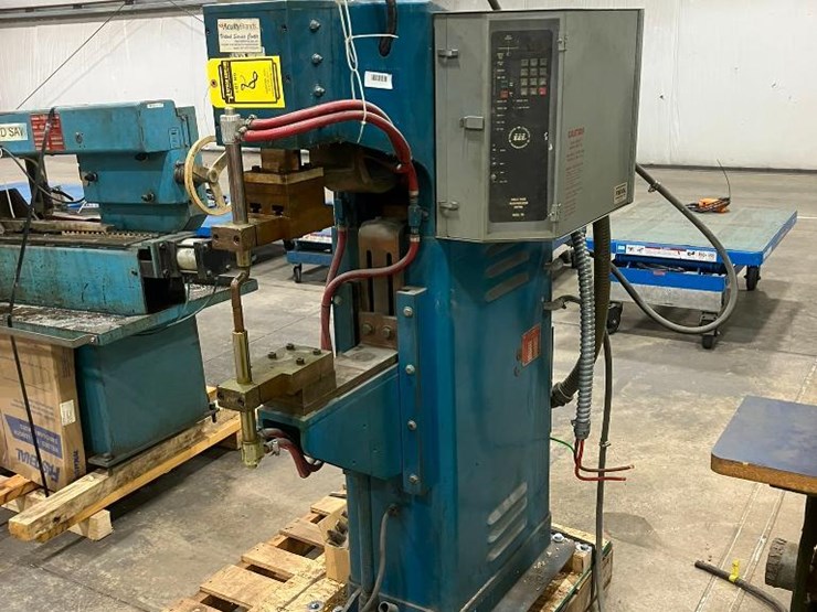 a.-p.-seedorff-co.-model-7630fl1-spot-welder,-s/n-1-1324,-30-kva,-440v-single-phase,-microprocessor-image-1