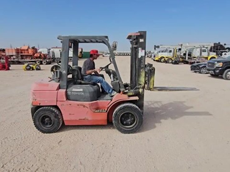 2005-toyota-7fgu35-image-1