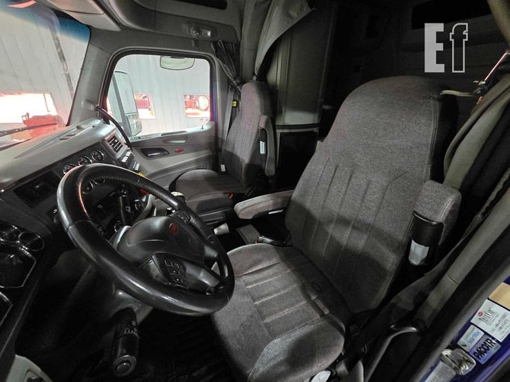 2019-peterbilt-579-image-9