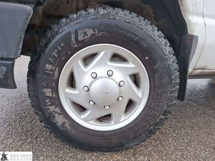 2011-ford-cargo-image-16