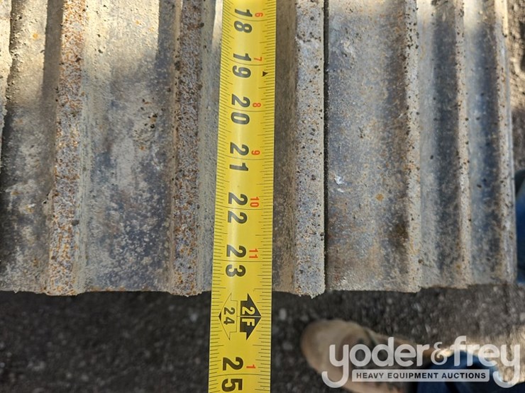 2015-deere-135g-image-38