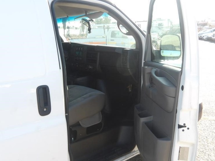 2015-utility-van-image-10