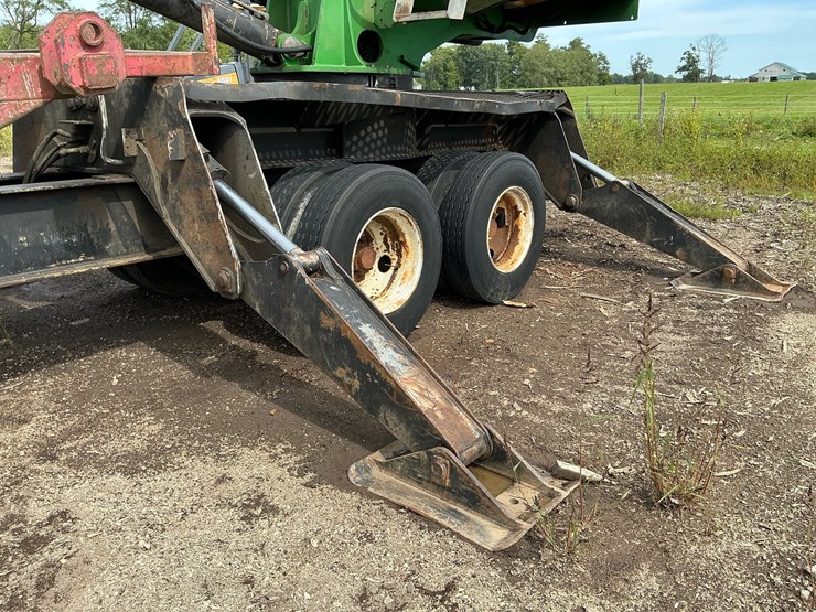deere-335c-image-29