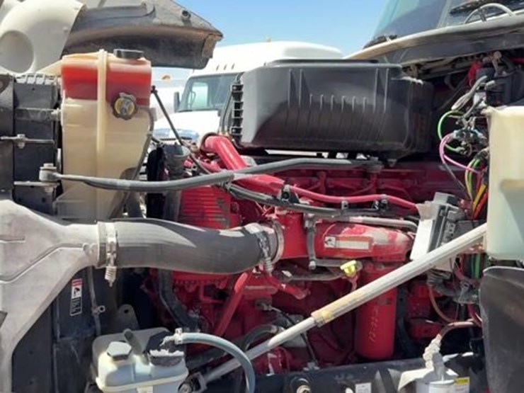 2013-freightliner-coronado-122-sd-image-1