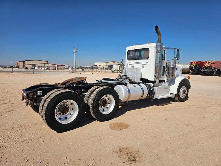 2012-peterbilt-367-image-5