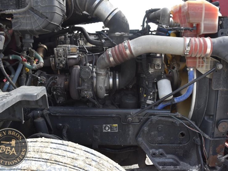 2014-peterbilt-579-image-32