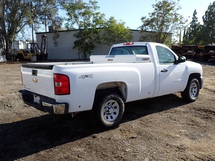 2011-chevrolet-silverado-1500-image-3
