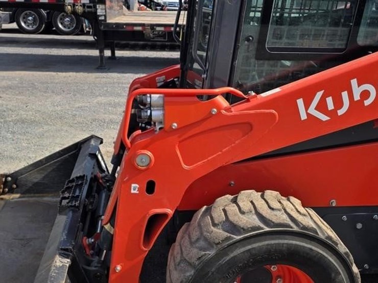 2025-kubota-ssv75-image-30