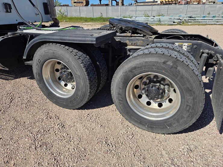 2018-peterbilt-579-image-33
