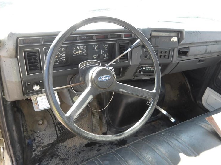 1993-ford-f700-image-16