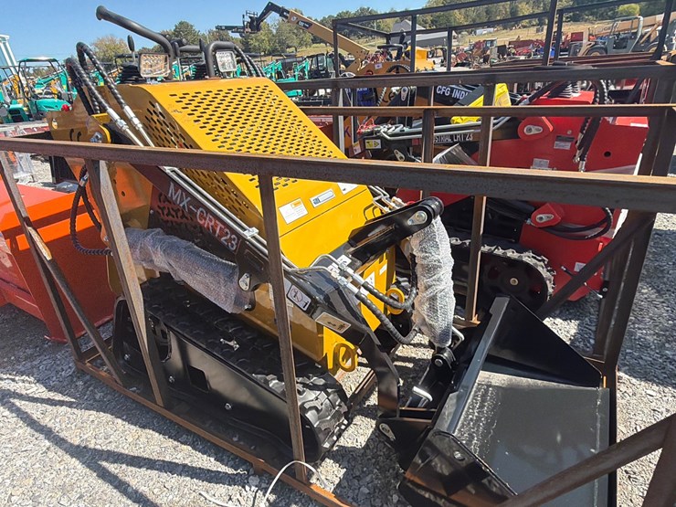 #842-•-agt-mx-crt23-mini-skid-steer-image-2