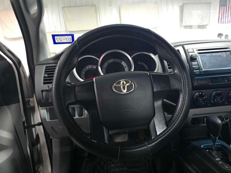2013-toyota-tacoma-image-10