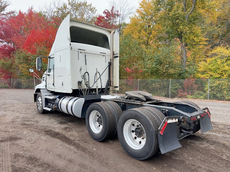 2018-mack-pinnacle-cxu613-image-3