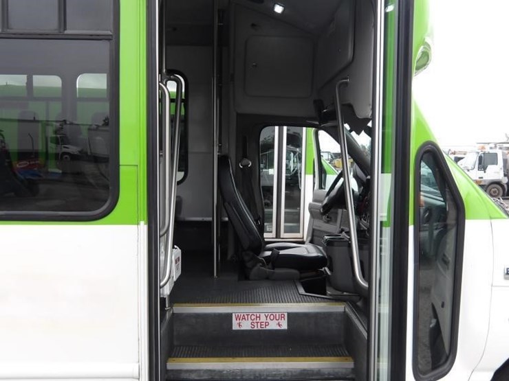 2017-ford-e450-image-14