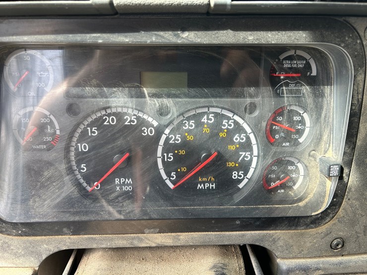 2016-freightliner-cascadia-125-image-90