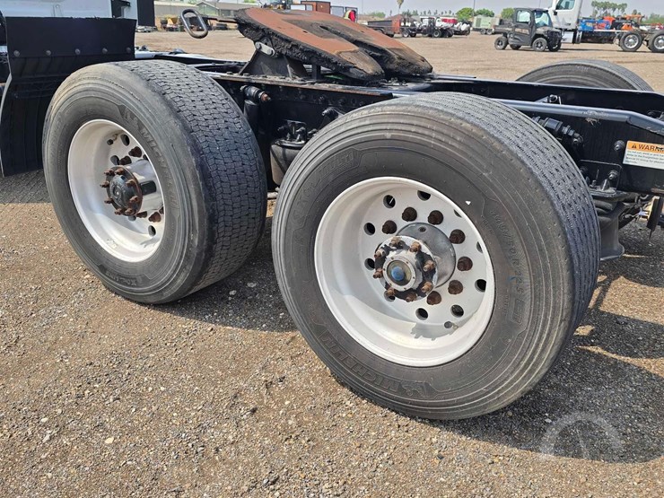 2018-freightliner-cascadia-125-image-15