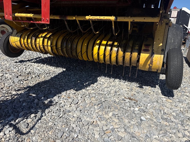 new-holland-658-image-2
