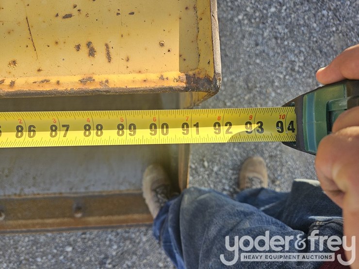 2018-deere-410l-image-45