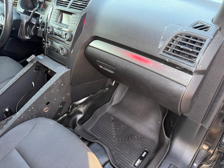 2018-ford-explorer-image-44