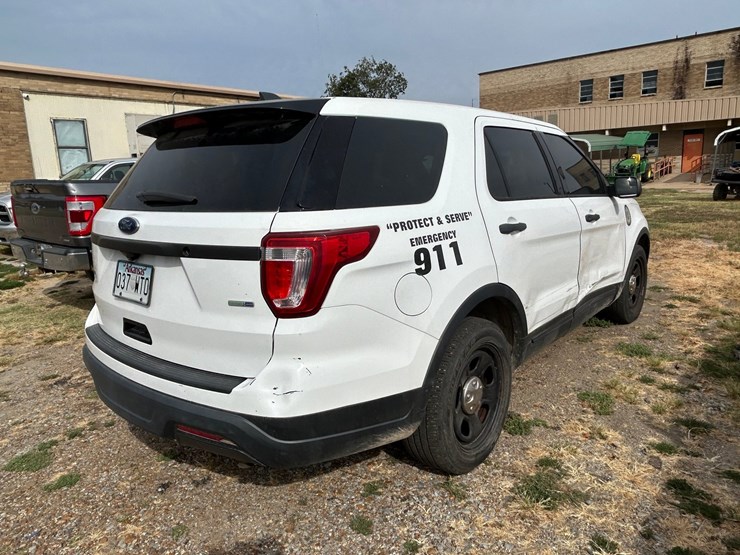 2018-ford-explorer-image-3