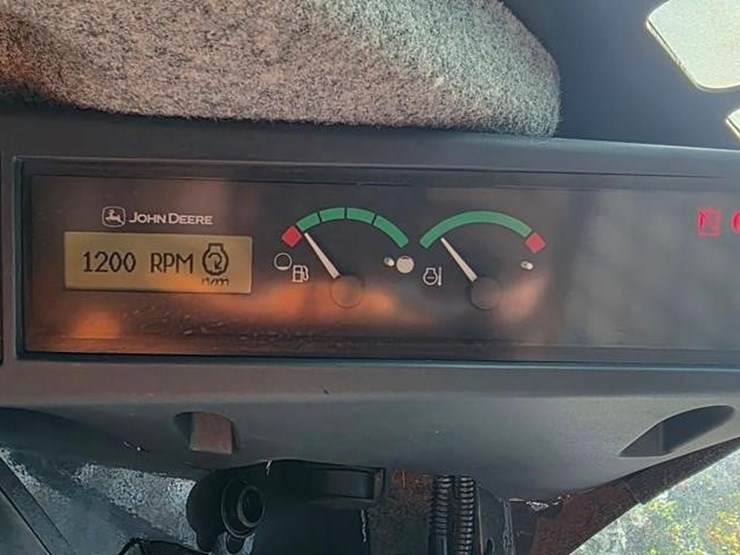 2015-deere-326e-image-50