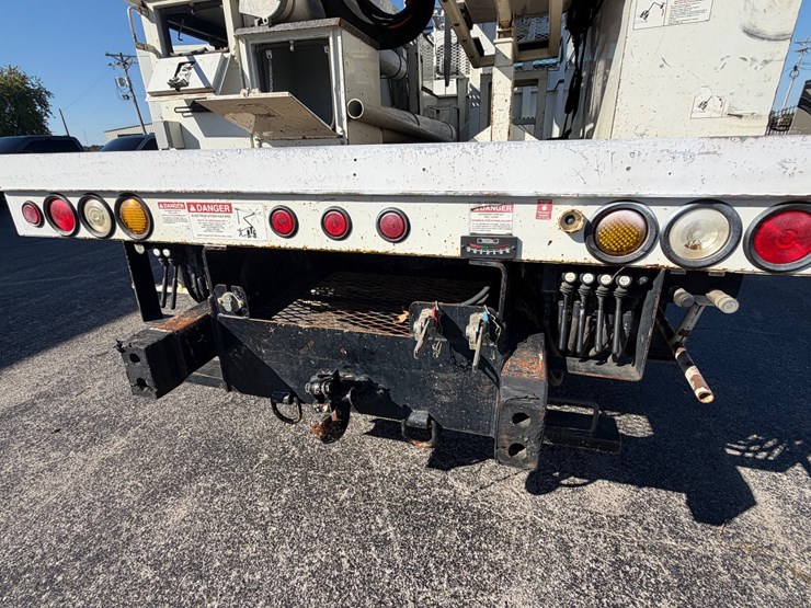 2014-freightliner-m2-106-image-39