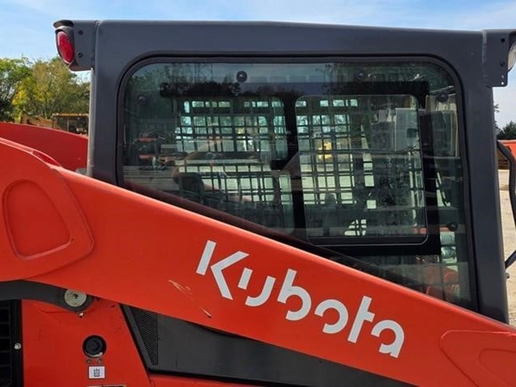 2025-kubota-ssv75-image-13