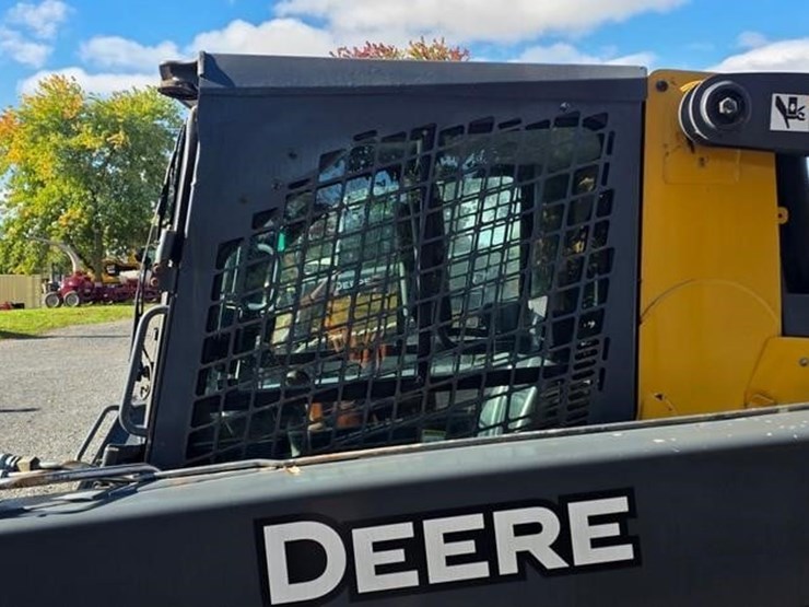 2015-deere-326e-image-28