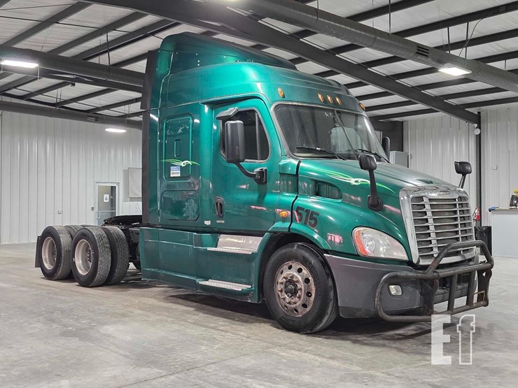 2018-freightliner-cascadia-113-image-2