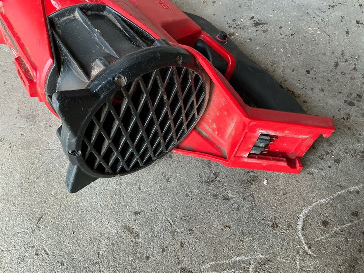 #110-•-milwaukee-m18-fuel-16"-cordless-chainsaw-&-handheld-blower-lot-image-15