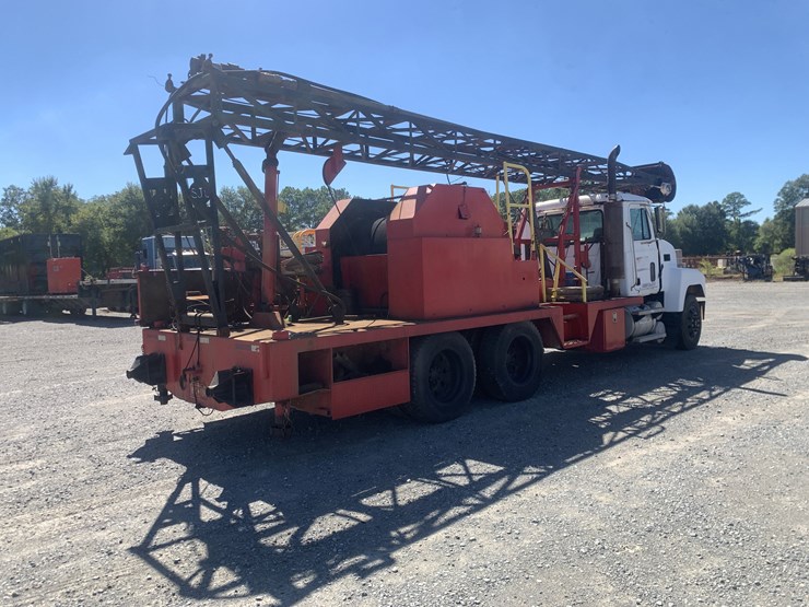 2001-mack-ch613-image-4