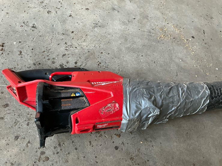 #109-•-(2)-milwaukee-m18-fuel-2724-20-cordless-handheld-blowers-image-10