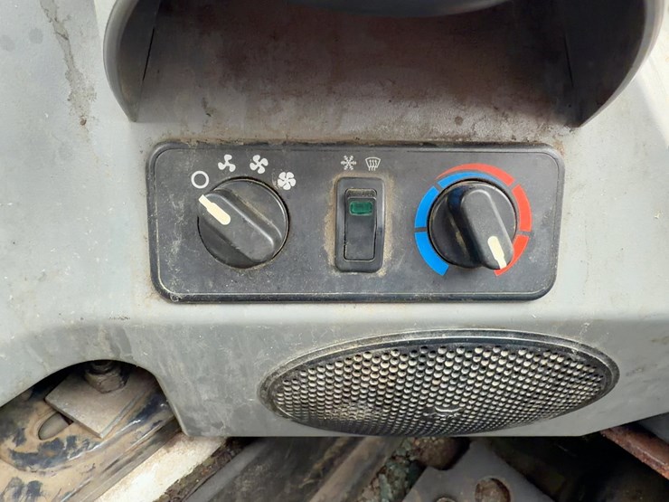 2020-bobcat-t450-image-22
