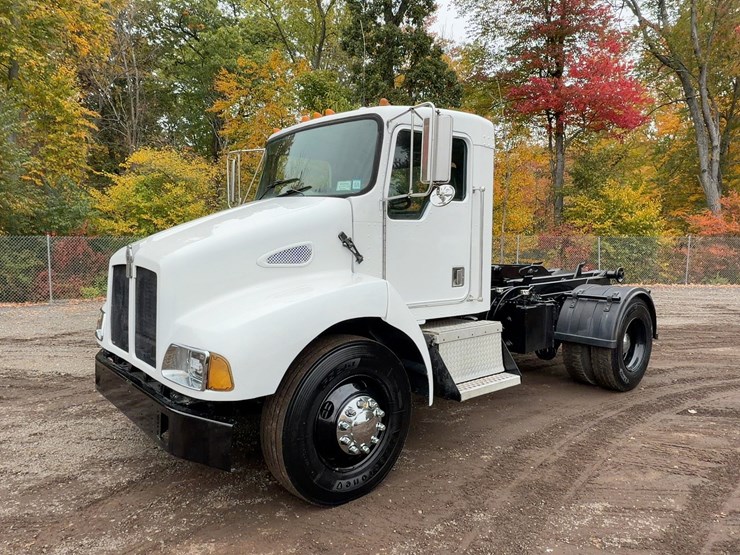 1999-kenworth-t300-image-1