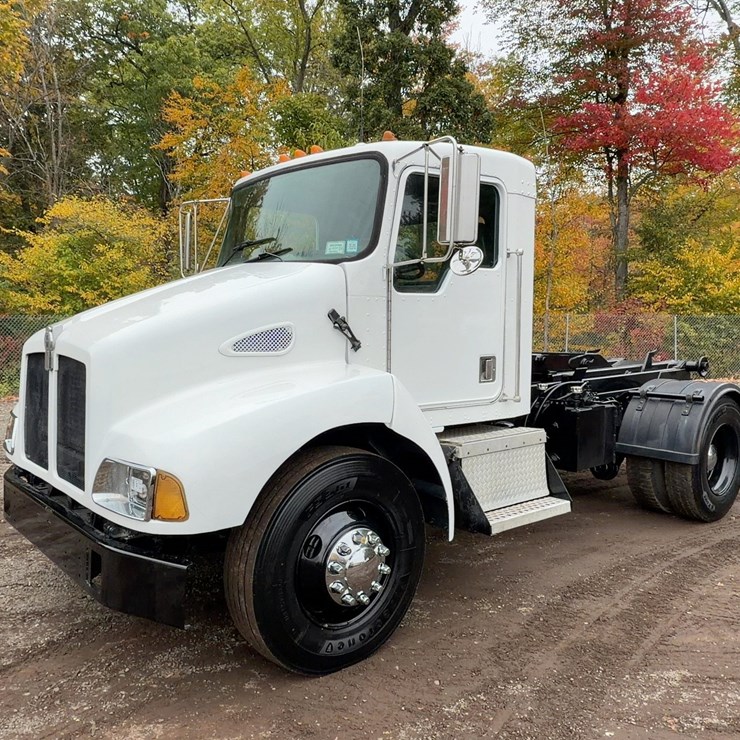 1999 KENWORTH T300