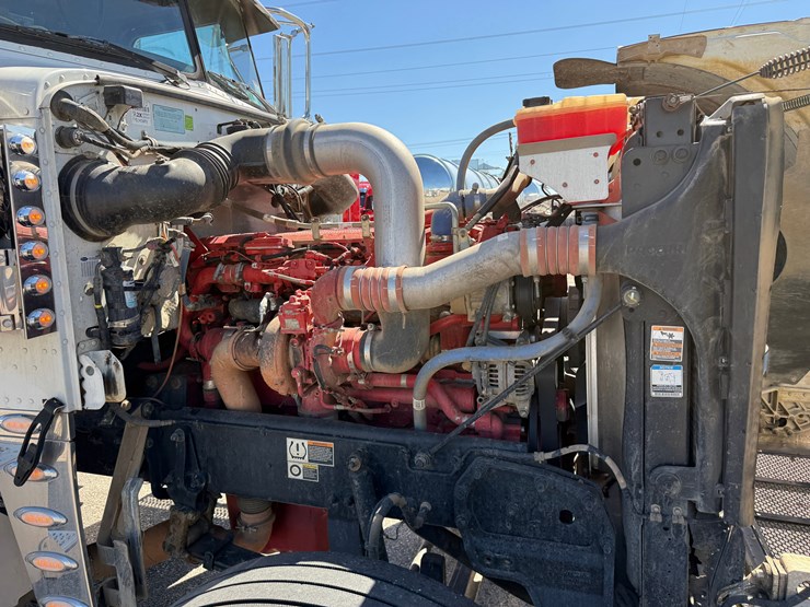 2020-peterbilt-389-image-10