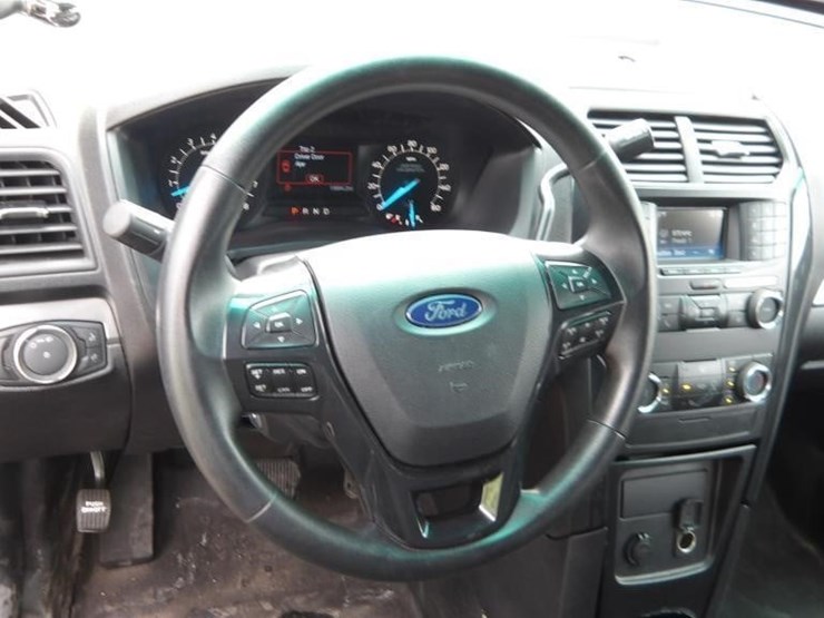 2019-ford-explorer-image-14